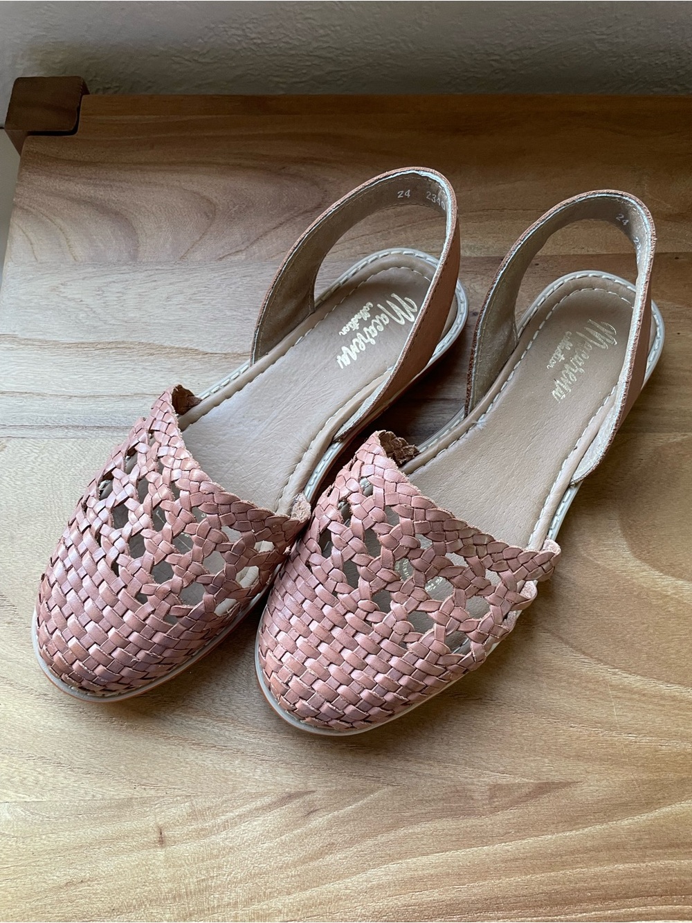 NWOT Macarena Collection Huarache Sandals - Tan
